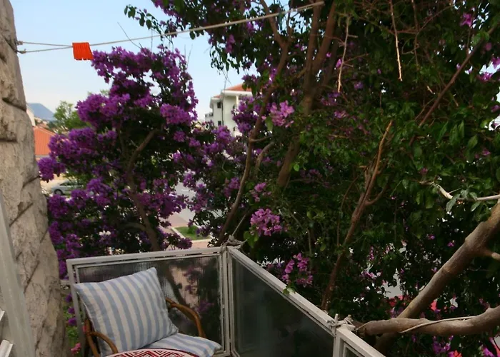 And With Parking Space - 6644 Guest house 3*