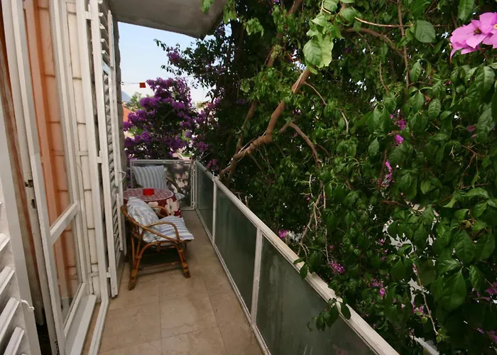 Guest house And With Parking Space - 6644