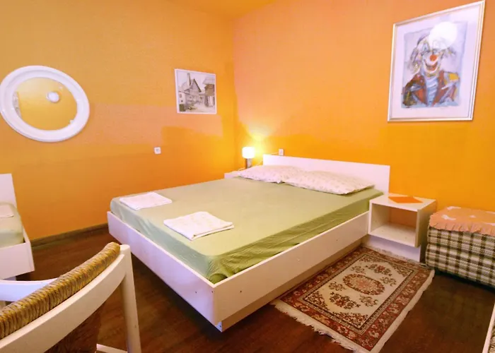 Guest house And With Parking Space - 6644