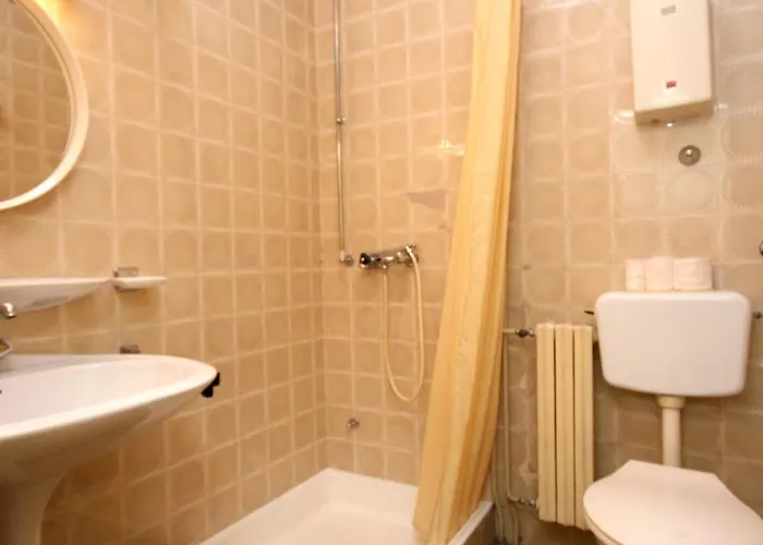 And With Parking Space - 6644 Guest house Makarska