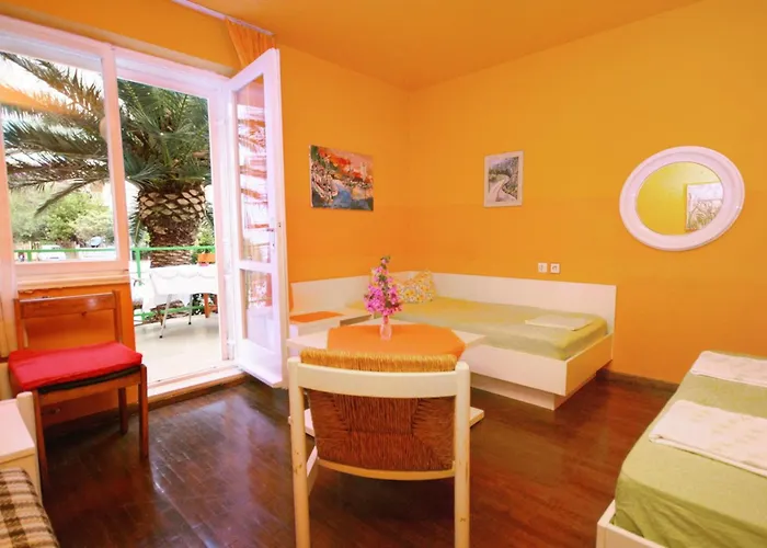 Guest house And With Parking Space - 6644