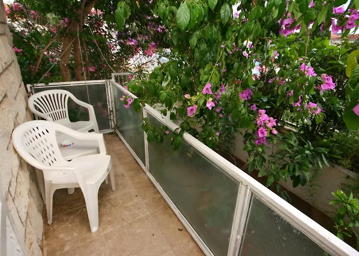 And With Parking Space - 6644 Guest house 3*