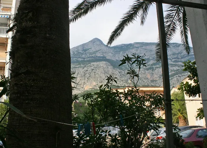 And With Parking Space - 6644 Guest house 3*