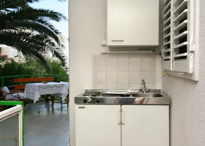 Guest house And With Parking Space - 6644