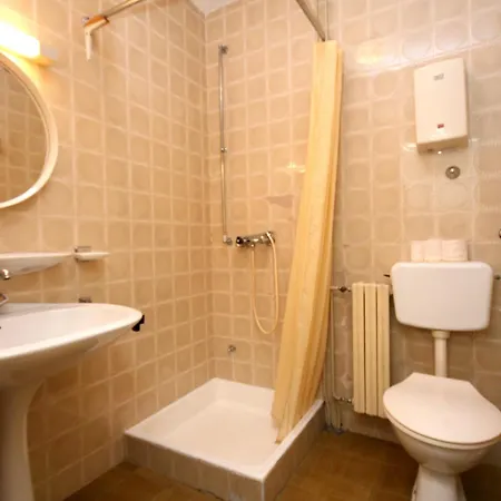 And With Parking Space - 6644 Gæstehus Makarska