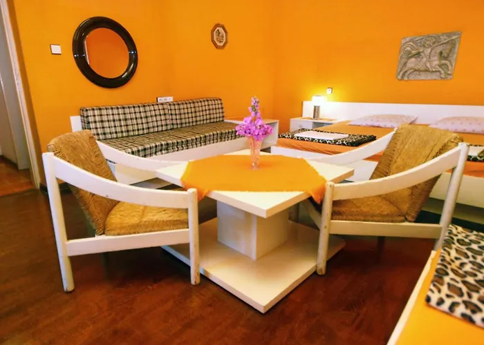 Pensionat And With Parking Space - 6644 Makarska