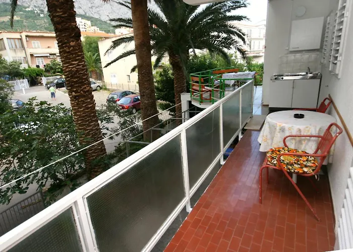 Pensionat And With Parking Space - 6644 Makarska